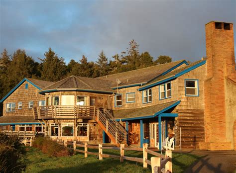 Kalaloch lodge - At night, temperatures dip into the 30's in some areas - especially the mountains. Winter in Olympic National Park is a great time to get cozy at Kalaloch Lodge and marvel at the storms that roll in from the Pacific Ocean. In lower elevations, it's the wettest season of the year. But in higher elevations, it's one of the best times for winter ...